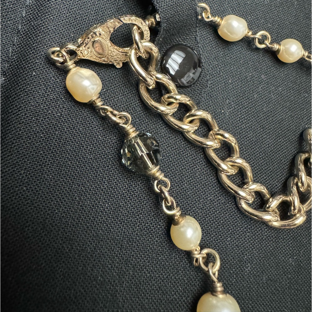 Rare Chanel necklace large CC logo pendant 2” - Picture 11 of 14